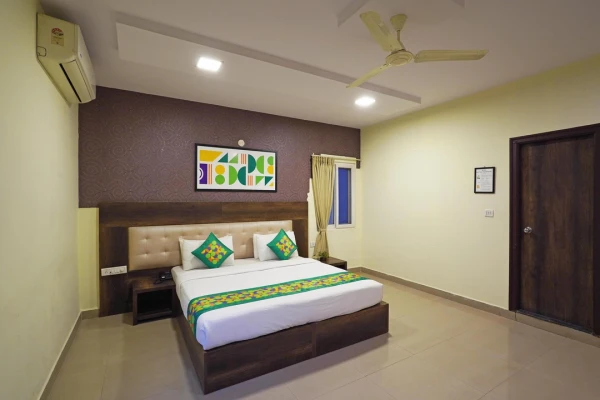 online room booking in hbr layout, bangalore - hotel cranberry delight