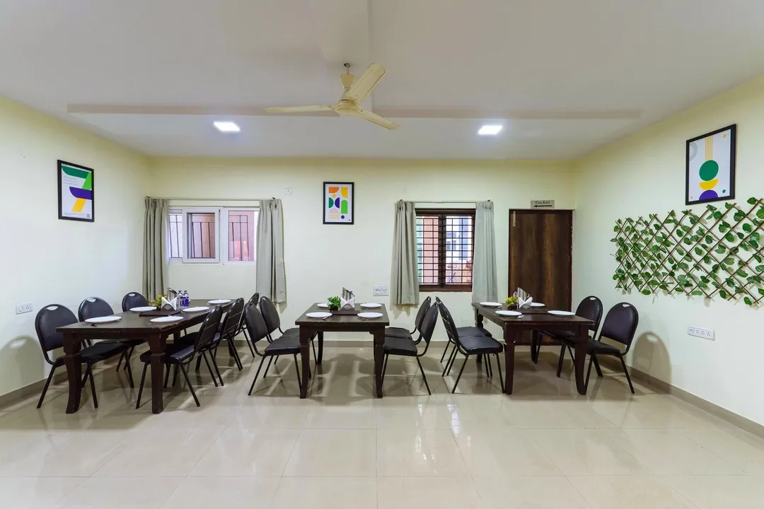 hotel with meeting room in hbr layout, bangalore - hotel cranberry delight