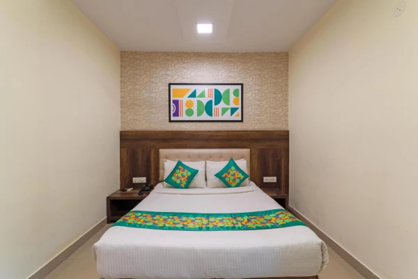 hotel with meeting room in hbr layout, bangalore - hotel cranberry delight