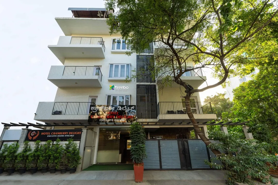hotel in hbr layout, bangalore for couples - hotel cranberry delight