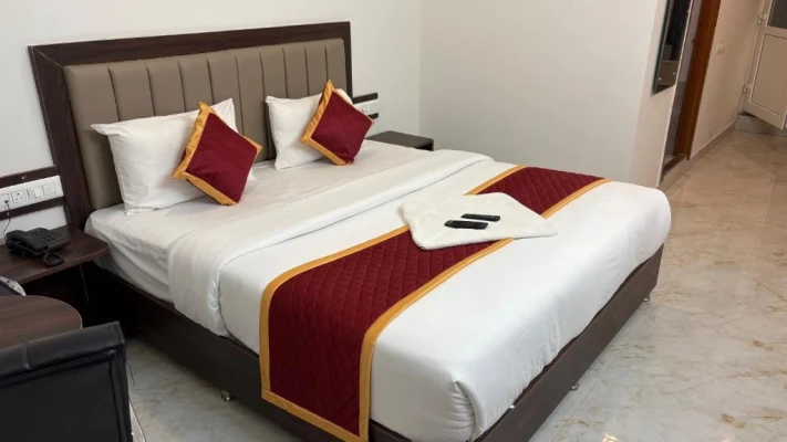 jacuzzi hotel in chikkajala, bangalore - hotel elevate inn