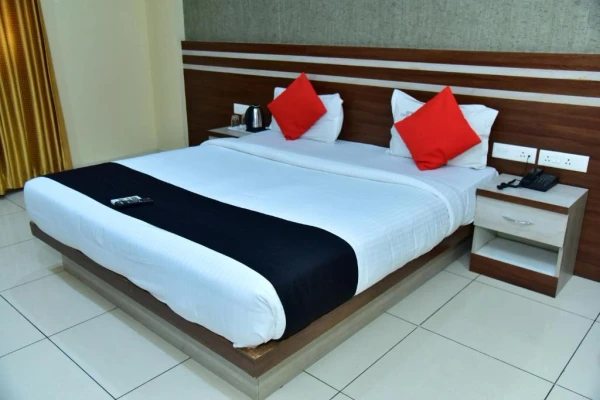 hotel with party hall in veerannapalya, bangalore - hotel fortune suites