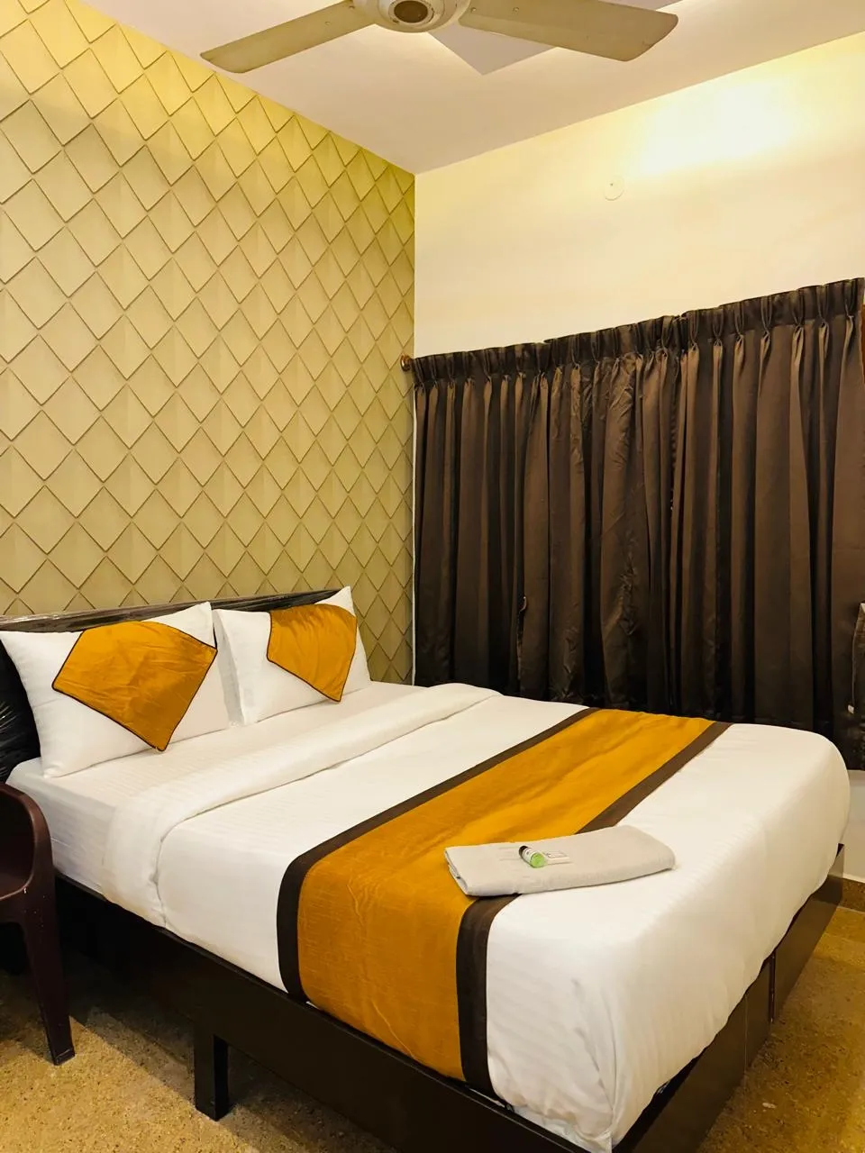 couple friendly hotels in hotel golden inn bangalore