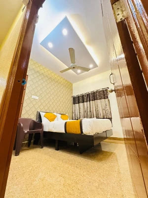 hotel with bar in jayanagar, bangalore - hotel golden inn
