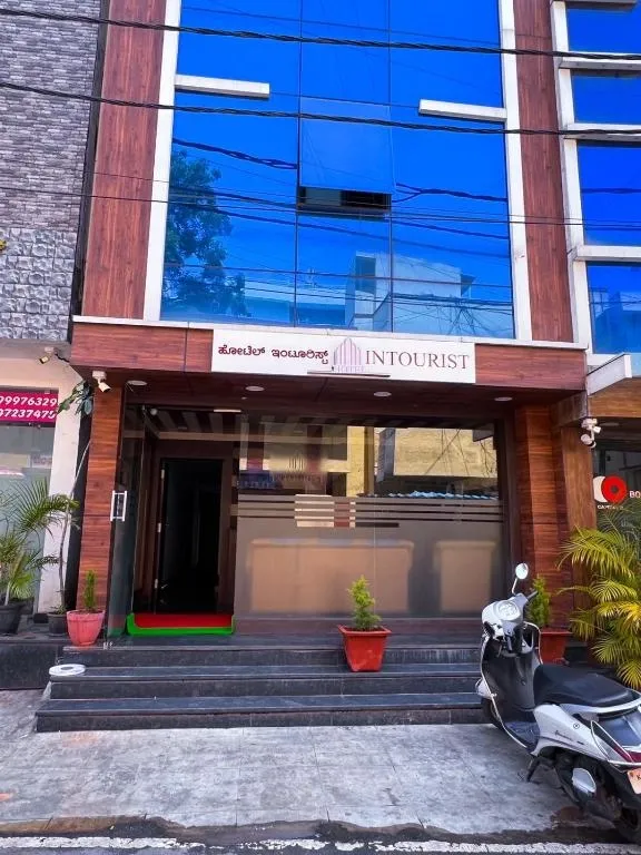 hotel with bar in btm layout, bangalore - hotel intourist by agira hotels