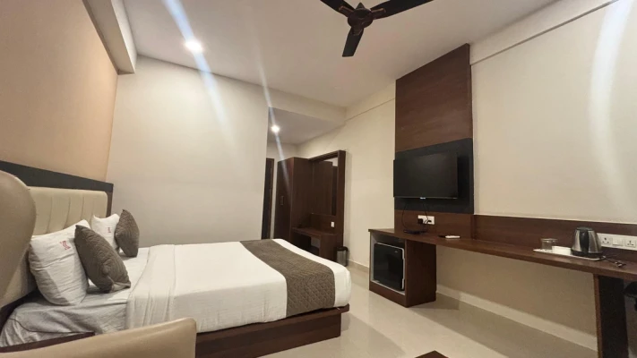 3 star hotel in gandhi nagar, bangalore - hotel kalyan suites