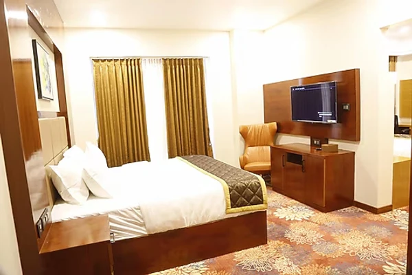 luxury hotel in hotel leroy grand yeshwanthpur bangalore