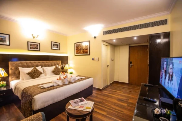 hotel with bar in jayanagar, bangalore - hotel paramos inn