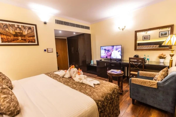 hotel with meeting room in jayanagar, bangalore - hotel paramos inn