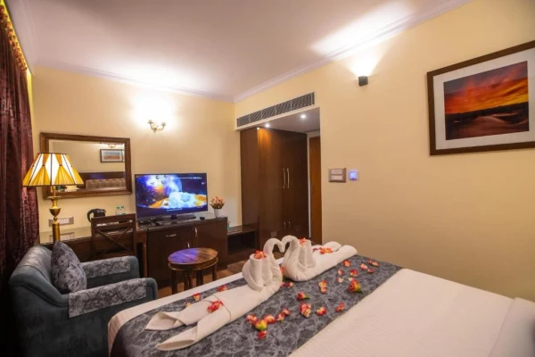 hotel with meeting room in jayanagar, bangalore - hotel paramos inn