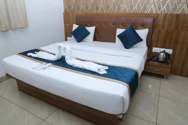 unmarried couple friendly hotels in hotel platinum palace bangalore