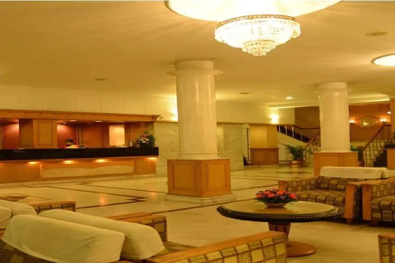 best luxury hotels in hotel rajmahal bangalore