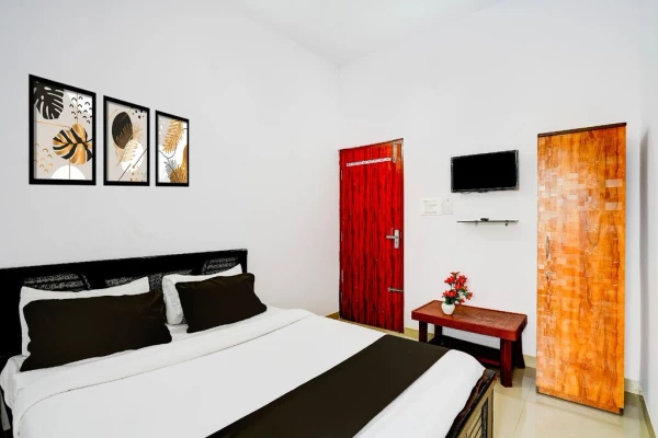 hotel with party hall in dasarahalli, bangalore - hotel sapthagiri