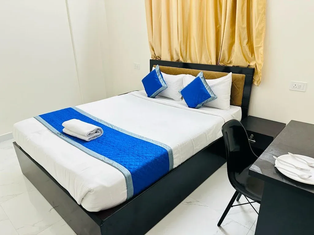 hotel with free parking in btm layout, bangalore - hotel sm comforts btm layout
