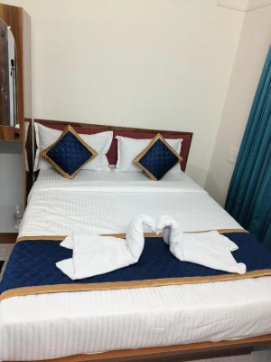 jacuzzi hotel in yelahanka, bangalore - hotel srinidhi inn