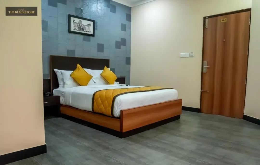 hotel with banquet hall in koramangala, bangalore - hotel the black stone