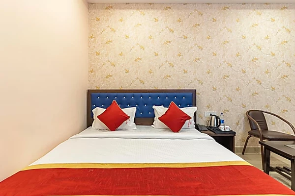 hourly hotel in hotel three street inn bangalore
