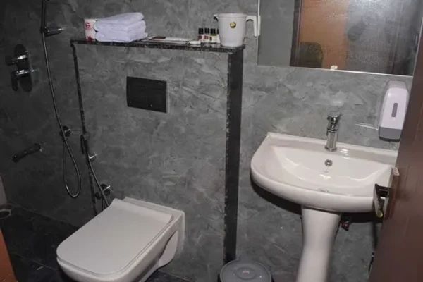 hotel with swimming pool in halasuru, bangalore - hotel urban suites ulsoor