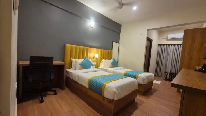 family hotel with pool in hsr layout, bangalore - hotel vaari vista bangalore by bestinn leisure