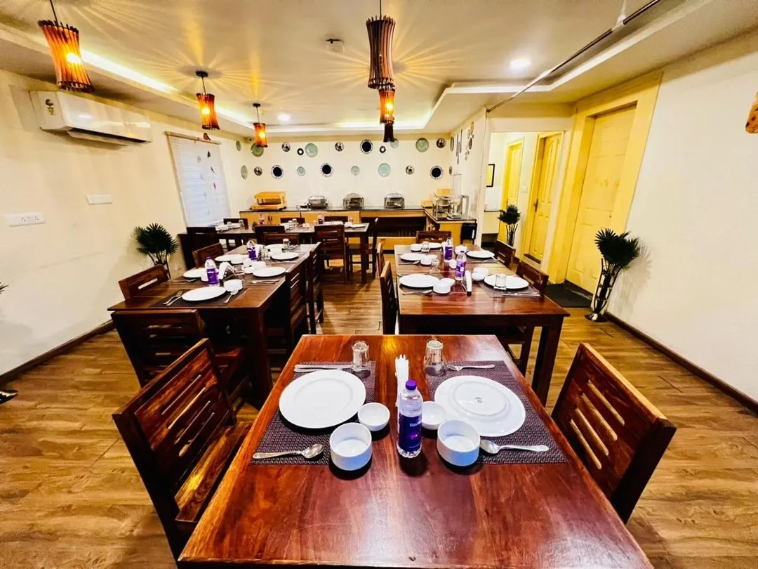 hotel with meeting room in hebbal, bangalore - ivory corporate hotel