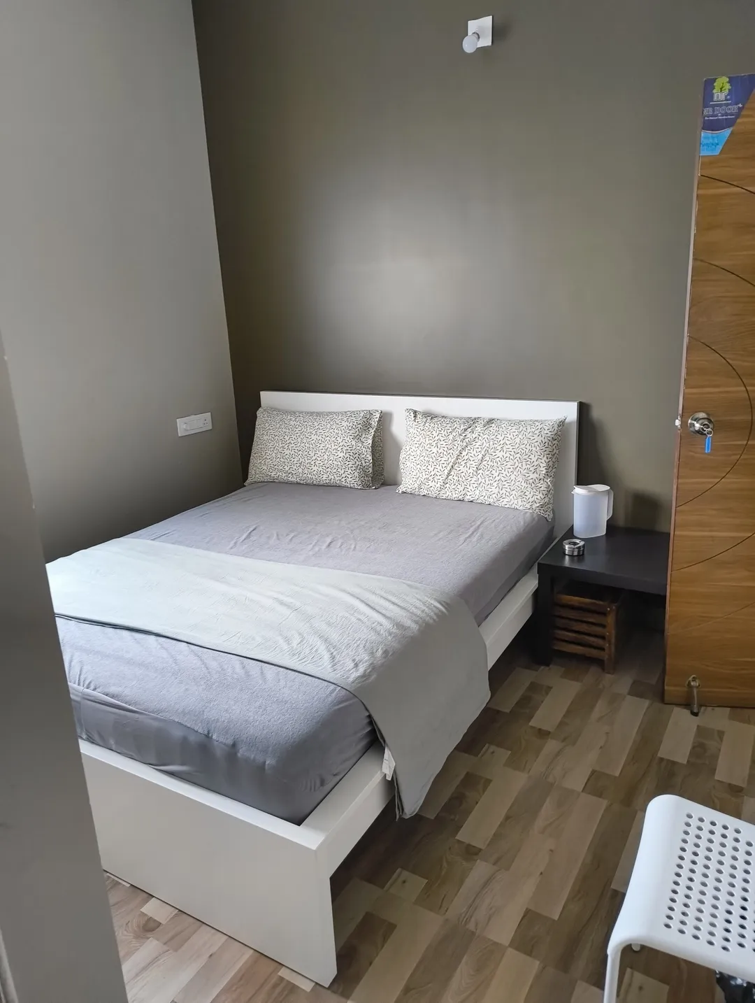 hotel with party hall in kodihalli, bangalore - jai anjaneya guesthouse