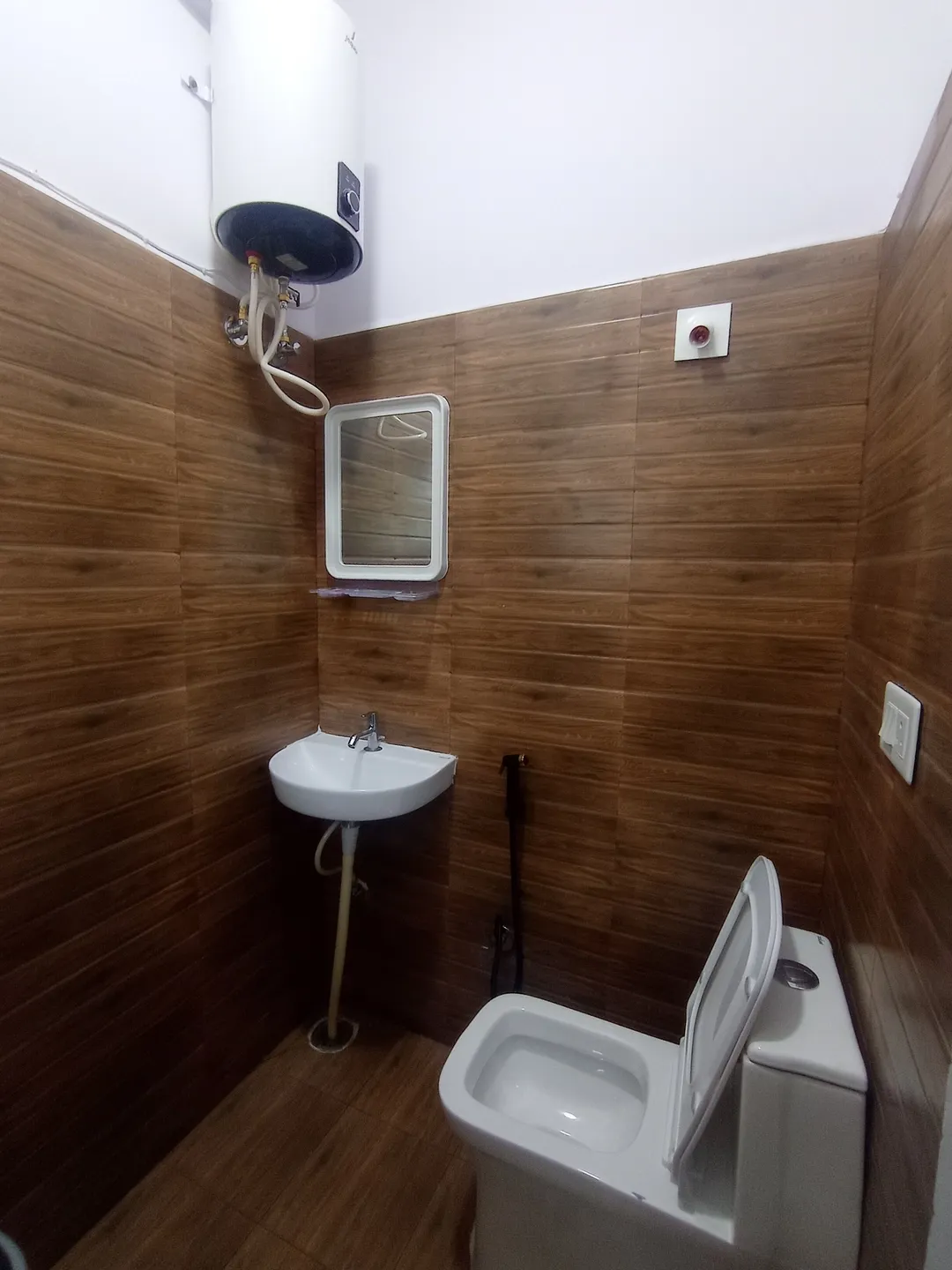 hotel in kodihalli, bangalore for family - jai anjaneya guesthouse