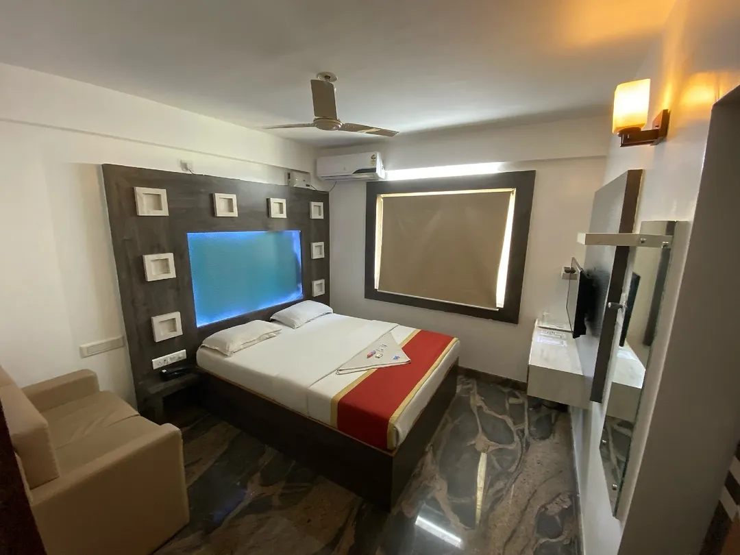 economical service apartment in bommasandra, bangalore - joy lux stay