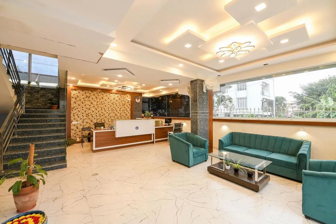 hotel with bar in bannerghatta road, bangalore - keerthis royal suites