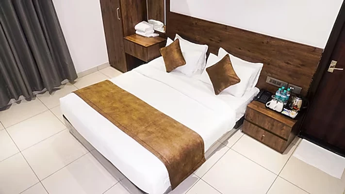 best luxury hotel in kings club bangalore