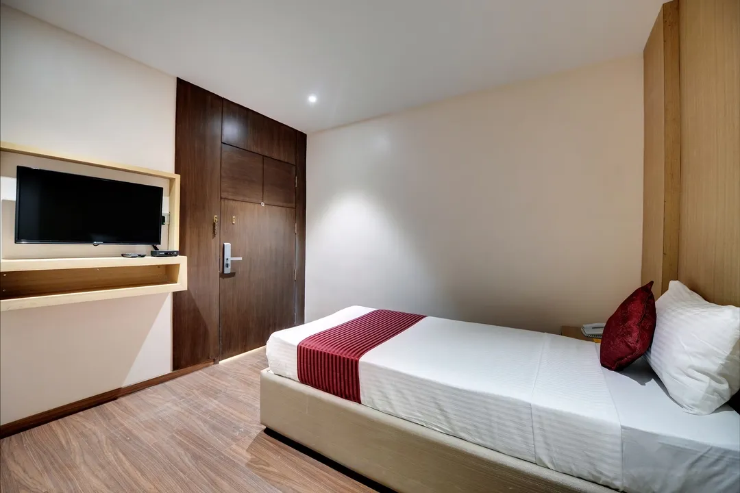 hotel with free parking in sahakar nagar, bangalore - la sara pride