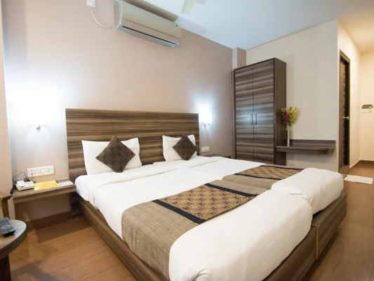 banaswadi, bangalore hotel booking - la sara vista