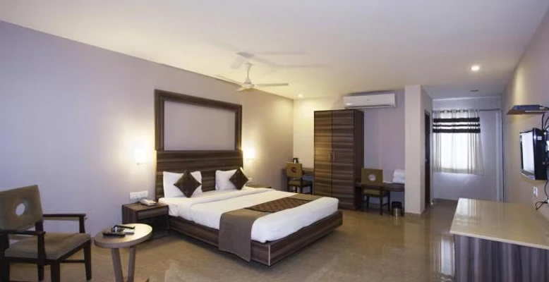 hotel with meeting room in banaswadi, bangalore - la sara vista