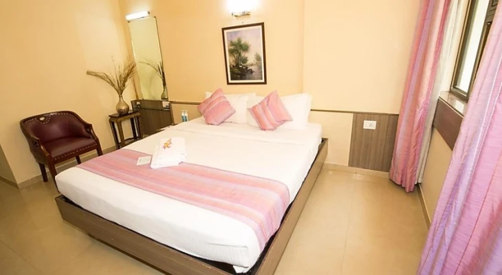 hotel with swimming pool in murugeshpalya, bangalore - pearl suites
