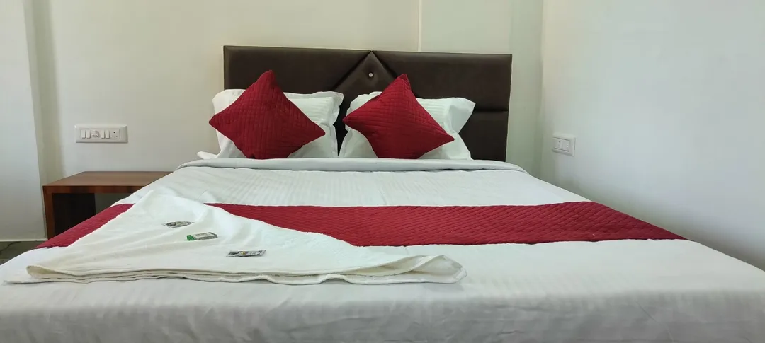 best romantic hotels in pph living jai maruthi boarding & lodging bangalore