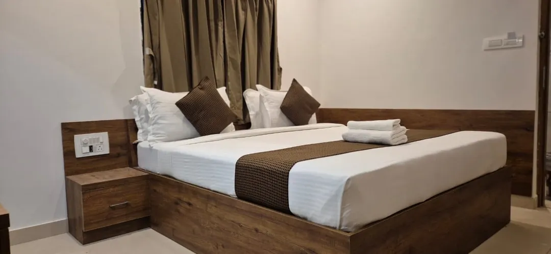 best hourly hotels in r d hotels peenya bangalore