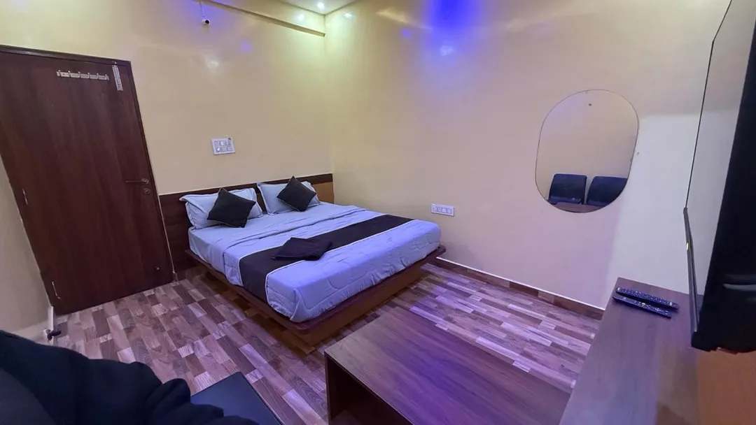 best early check in hotels in sai palace boarding lodging bangalore