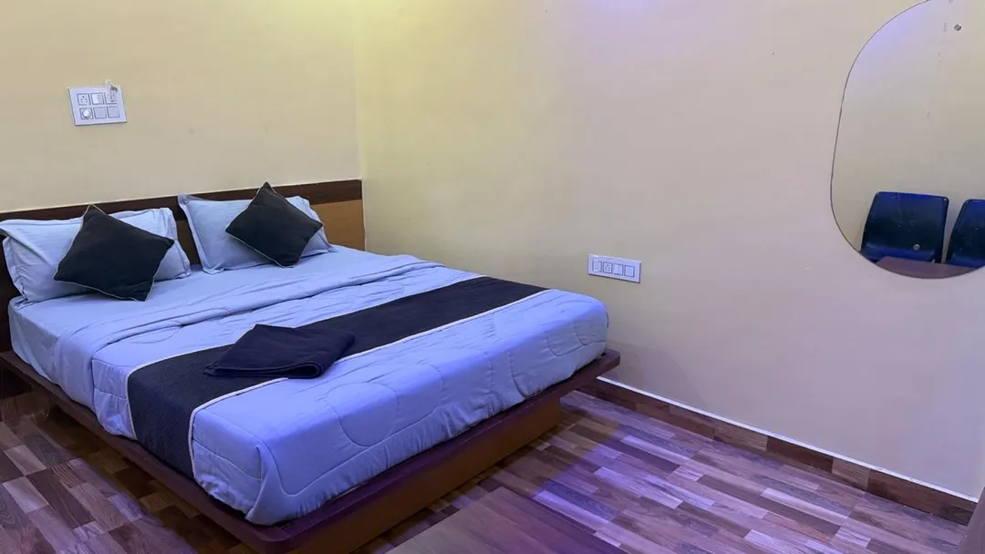 day time hotels in sai palace boarding lodging bangalore