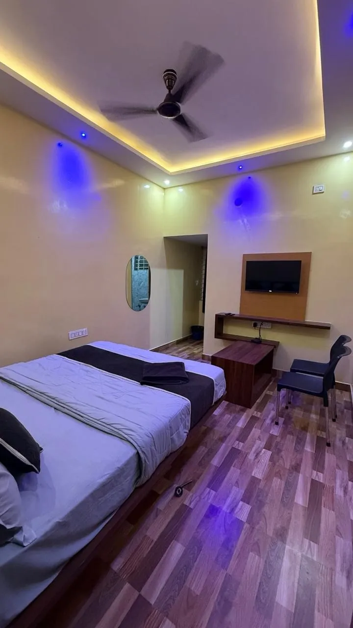 couple friendly hotels in sai palace boarding lodging bangalore