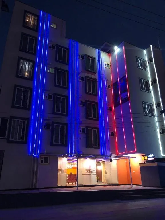 luxury hotel in sky loft hotel (a unit of jtroyal) bangalore