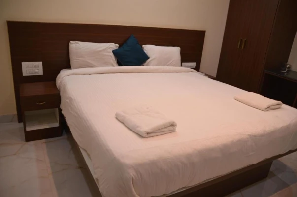 hotel with swimming pool in chikkajala, bangalore - sky loft hotel (a unit of jtroyal)
