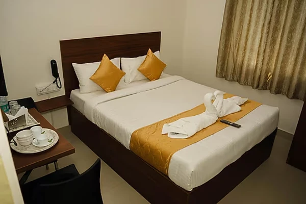 family hotel with pool in manyata tech park, bangalore - spirit inn suites