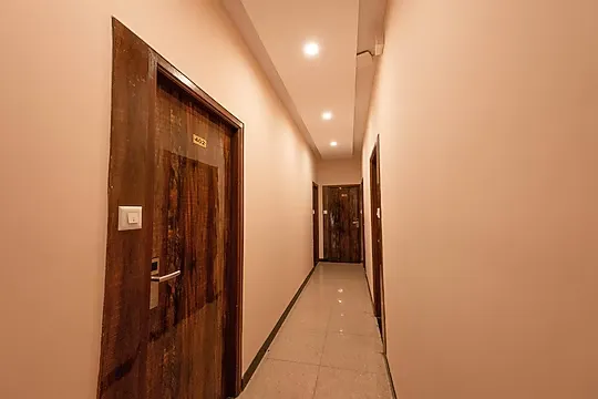 unmarried couple friendly hotels in srs elegance bangalore