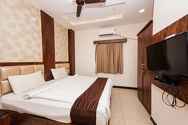 hotel with swimming pool in koramangala, bangalore - srs elegance