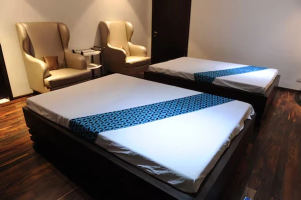 hotel with bar in shantinagar, bangalore - srs springs hotel and spa