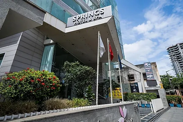 hotel with banquet hall in shantinagar, bangalore - srs springs hotel and spa