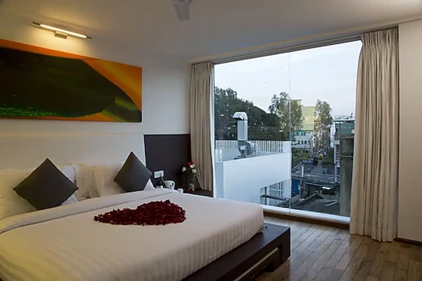 hotel with bar in shantinagar, bangalore - srs springs hotel and spa