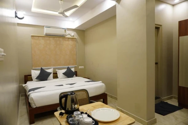 hotel with bar in kammanahalli, bangalore - stazy suites