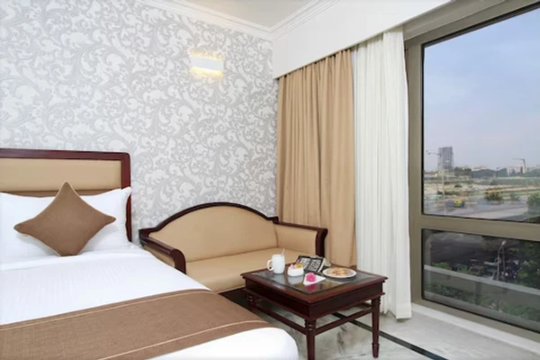hotel with banquet hall in gandhi nagar, bangalore - the rialto hotel