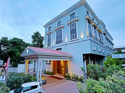 hotel with banquet hall in gandhi nagar, bangalore - the rialto hotel