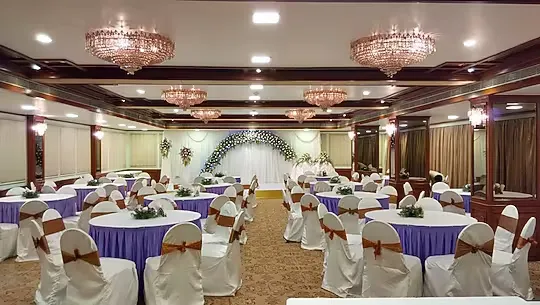 hotel with banquet hall in gandhi nagar, bangalore - the rialto hotel